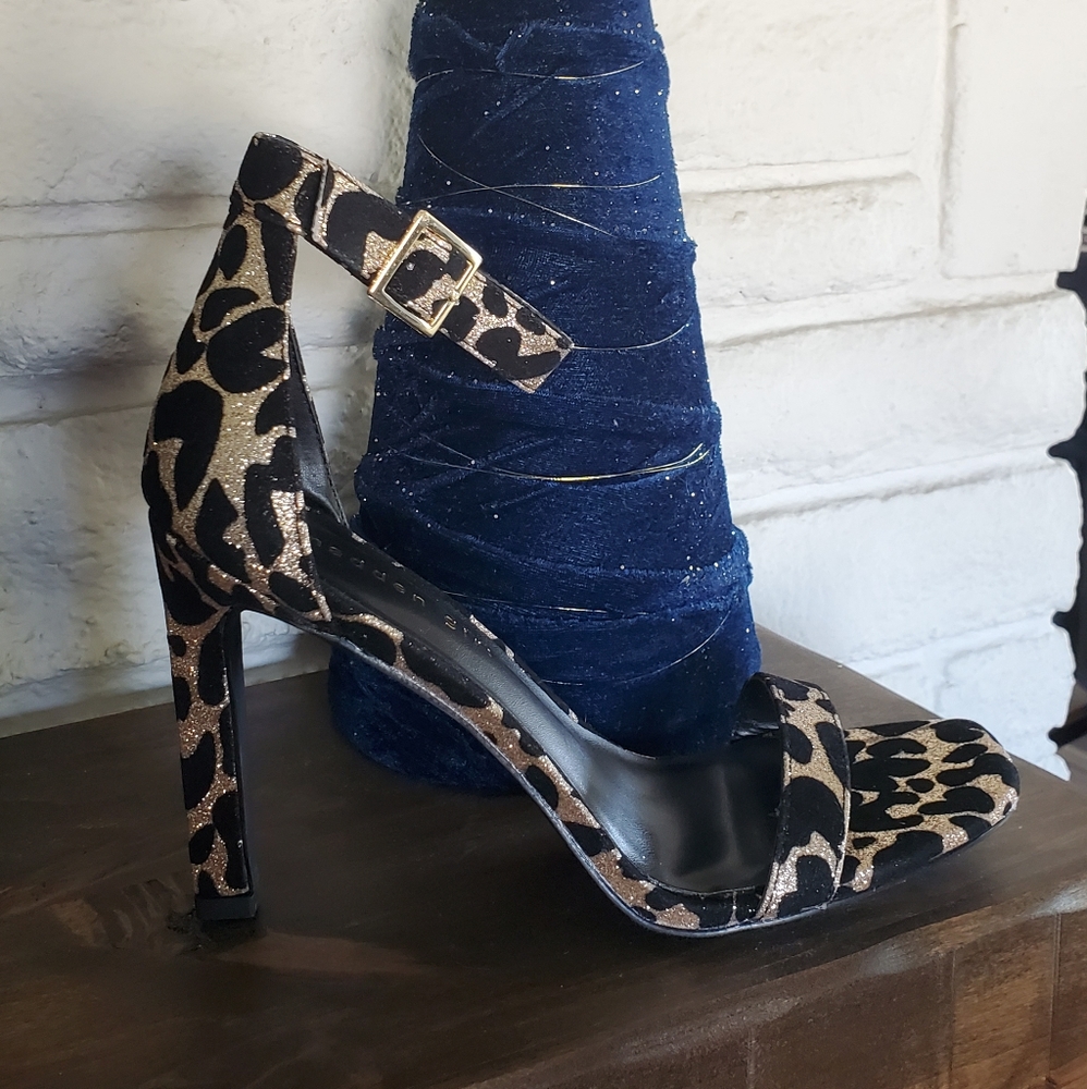 Madden Girl Ara Gold/Black Shoes